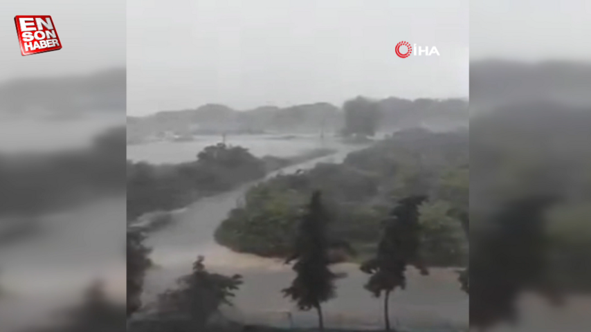 Mersin’i dolu ve sağanak vurdu: Yollar dereye döndü