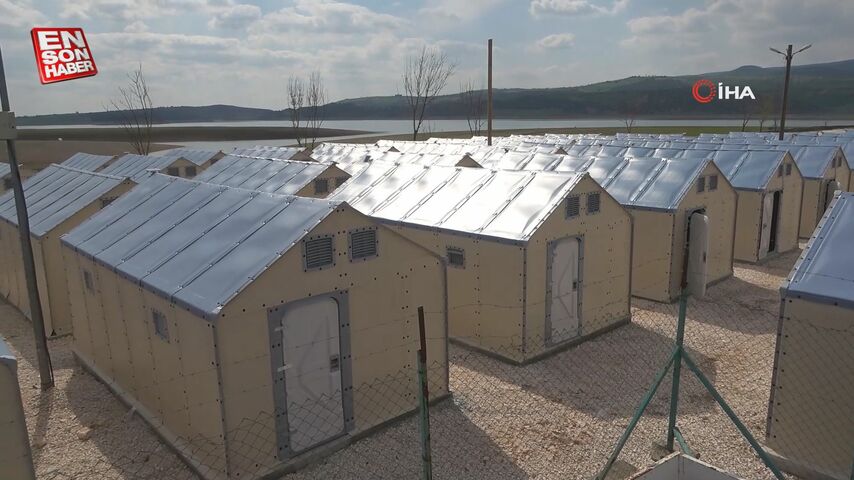 Pazarcık’ta jandarma ekipleri depremzedeler için çadır kuruyor