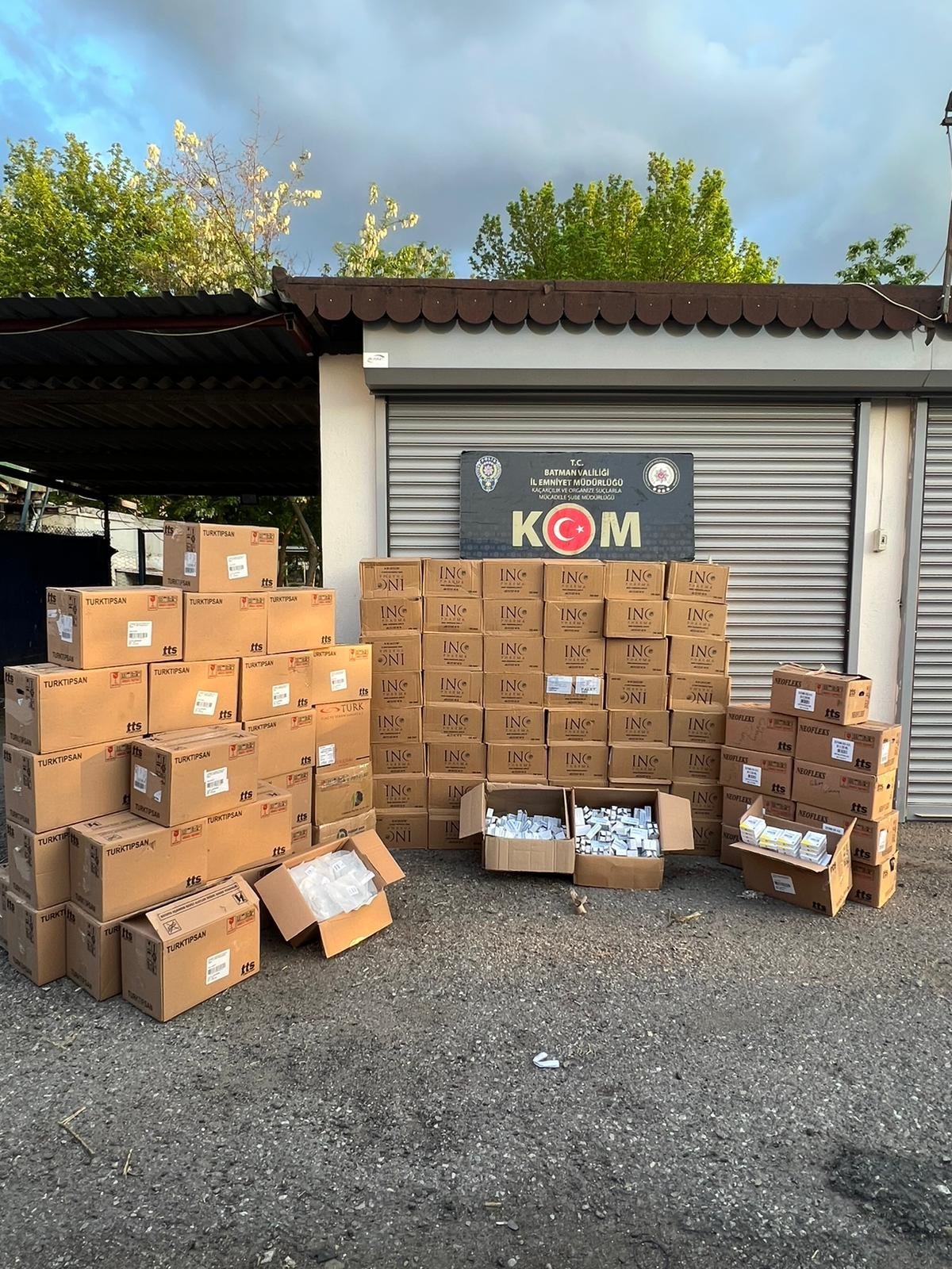 Piyasaya Sürülmek İstenen Reçetesiz Ve Barkodsuz 13 Bin 449 İlaca Ele Geçirildi