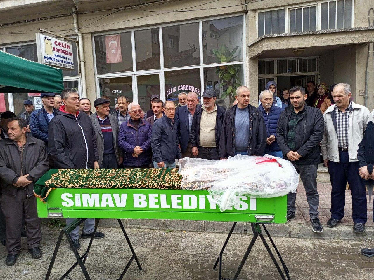 Polis lojmanında başından vurulmuş bulunan Yeşim, son yolculuğuna duvakla uğurlandı