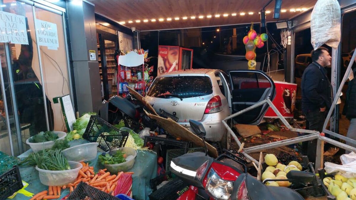 Samsun’da otomobil manava daldı: 1’i ağır 2 yaralı