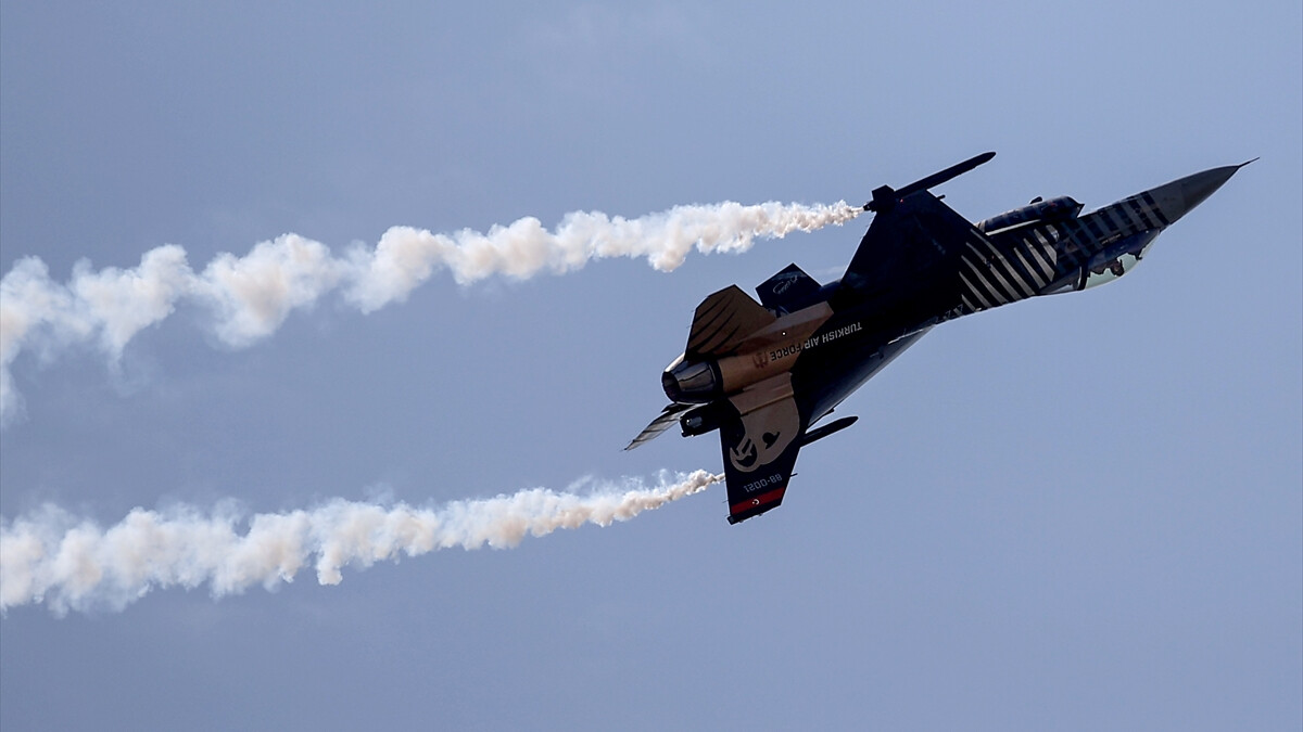 TEKNOFEST yoğun ilgi görüyor! 2. günde SOLOTÜRK gösterisi nefes kesti
