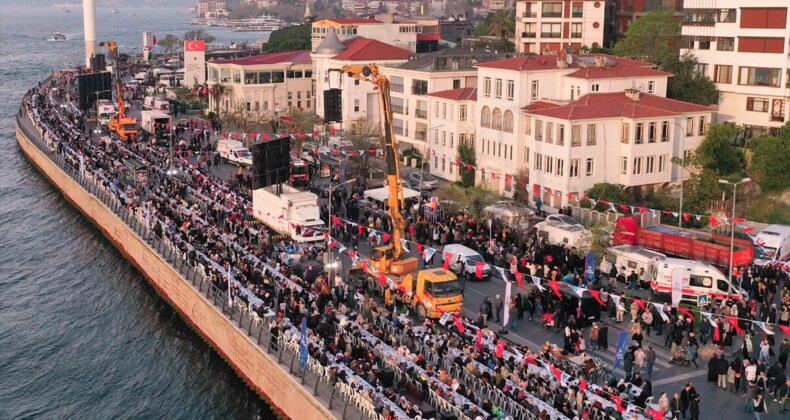 Üsküdar Belediyesi’nin geleneksel iftarı depremzedelerle yapıldı! 50 binden fazla vatandaş katıldı