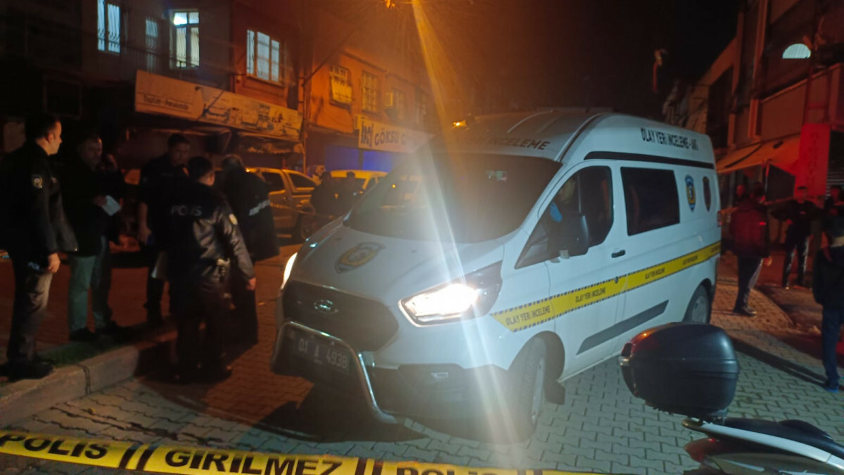 Adana’da silah seslerini duyup dışarı çıkan çiftten biri öldü, diğeri ağır yaralandı