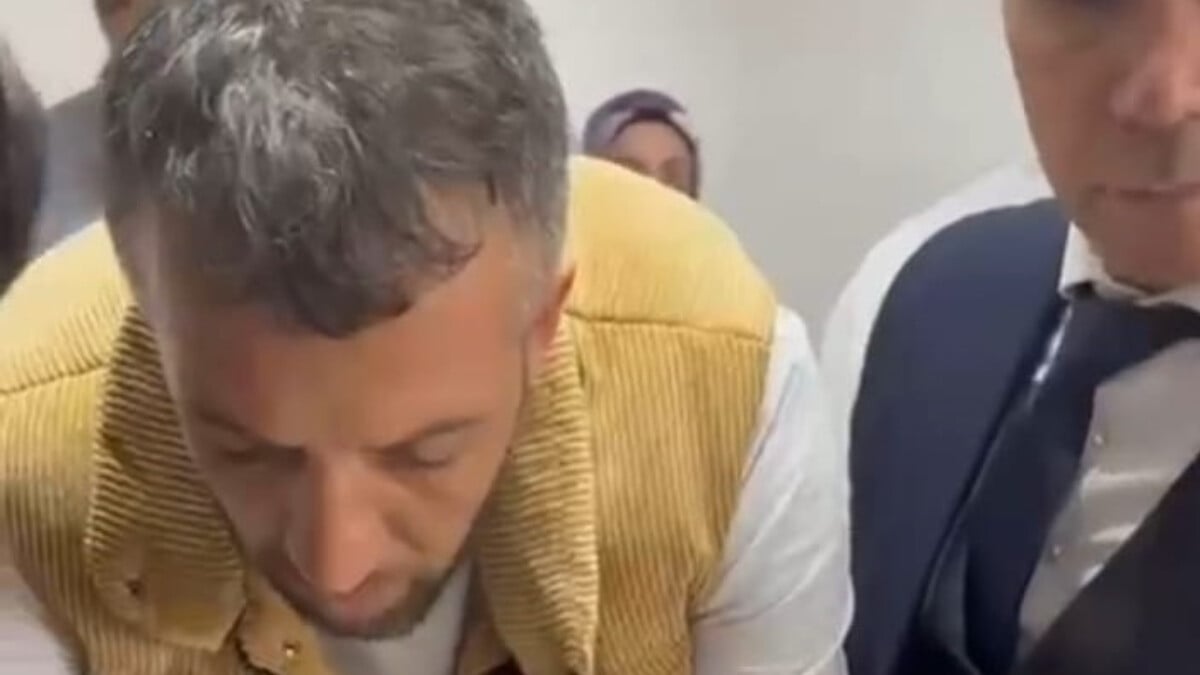 Afyonkarahisar’da başkasının yerine oy kullanmaya çalışan şahıs yakalandı