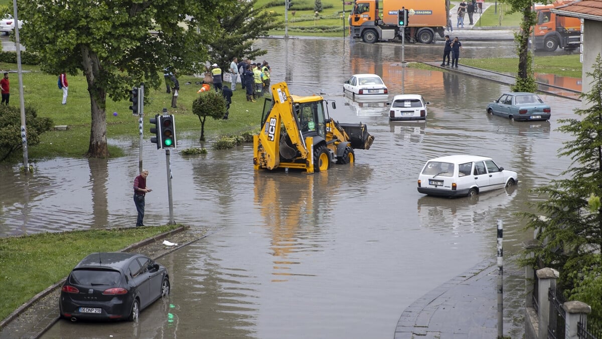 Ankara Valiliği uyardı: Sağanak yağışa karşı tedbirli olun
