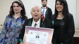 Antalya’da yaşayan 84 yaşındaki Mustafa Yalçınkaya avukatlık ruhsatı aldı