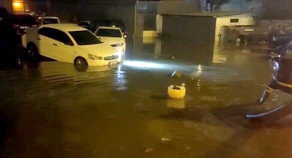 Balıkesir’de Su Baskını Yaşanan Yerlerde Tahliye Çalışması