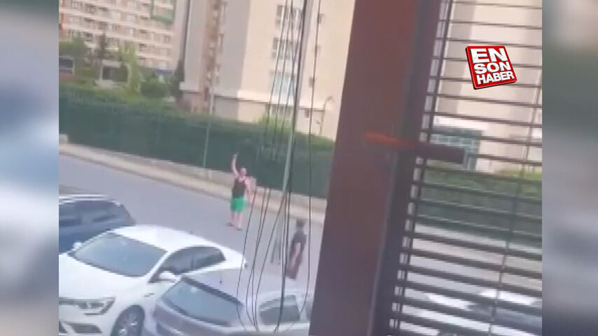 Başakşehir’de pompalı tüfekle sağa solan ateş eden adama, vatandaşlar müdahale ederken tüfek patladı