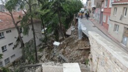 Beyoğlu’nda İstinat Duvarı Okulun Bahçesine Çöktü: 3 Bina Boşaltılarak Mühürlendi