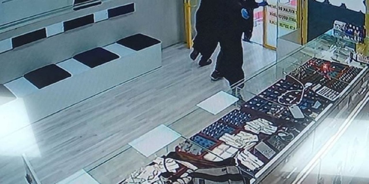 Çarşaflı soyguncuların silahı tutukluk yaptı