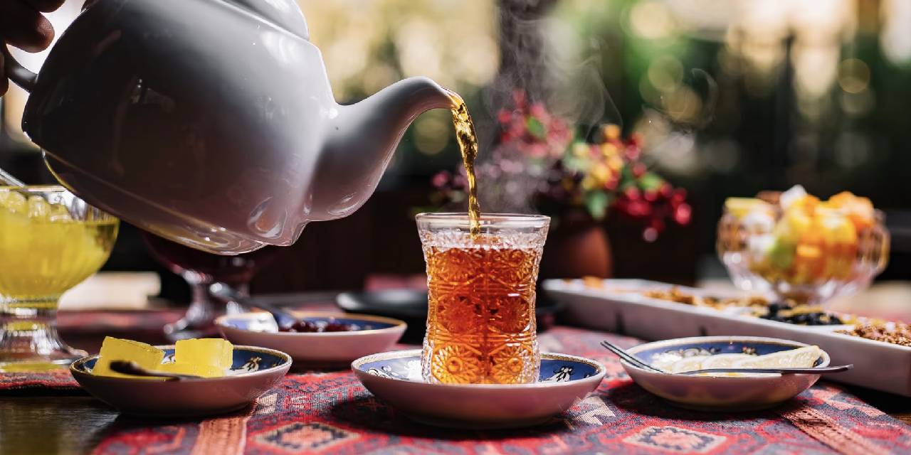 Çay bununla içilirse etkisi 2 kat artıyormuş… İçine bir damla bundan damlatanlar o sorunlarından kurtuluyor…