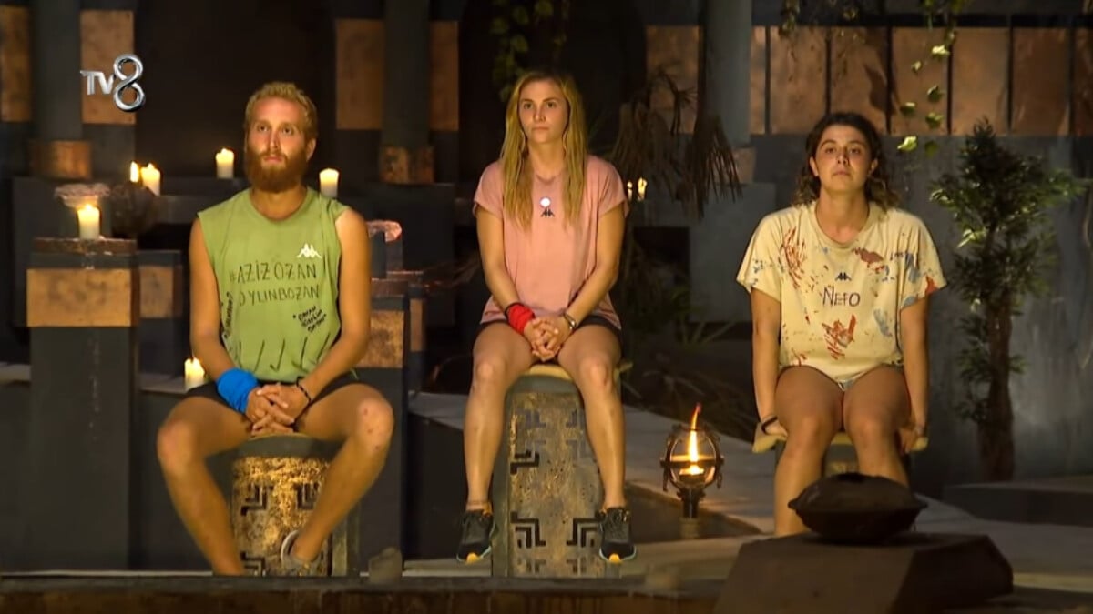 Çeyrek finalde ilk eleme: Dün akşam sürpriz ayrılık yaşandı! Survivor’a veda eden isim…