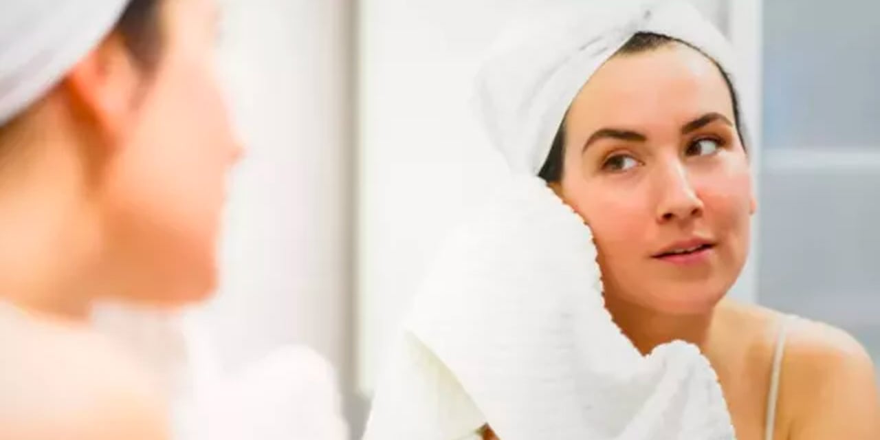 Cilt uzmanı yüz yıkarken en sık yapılan yanlışı açıkladı! Sivilceye sebep oluyor…