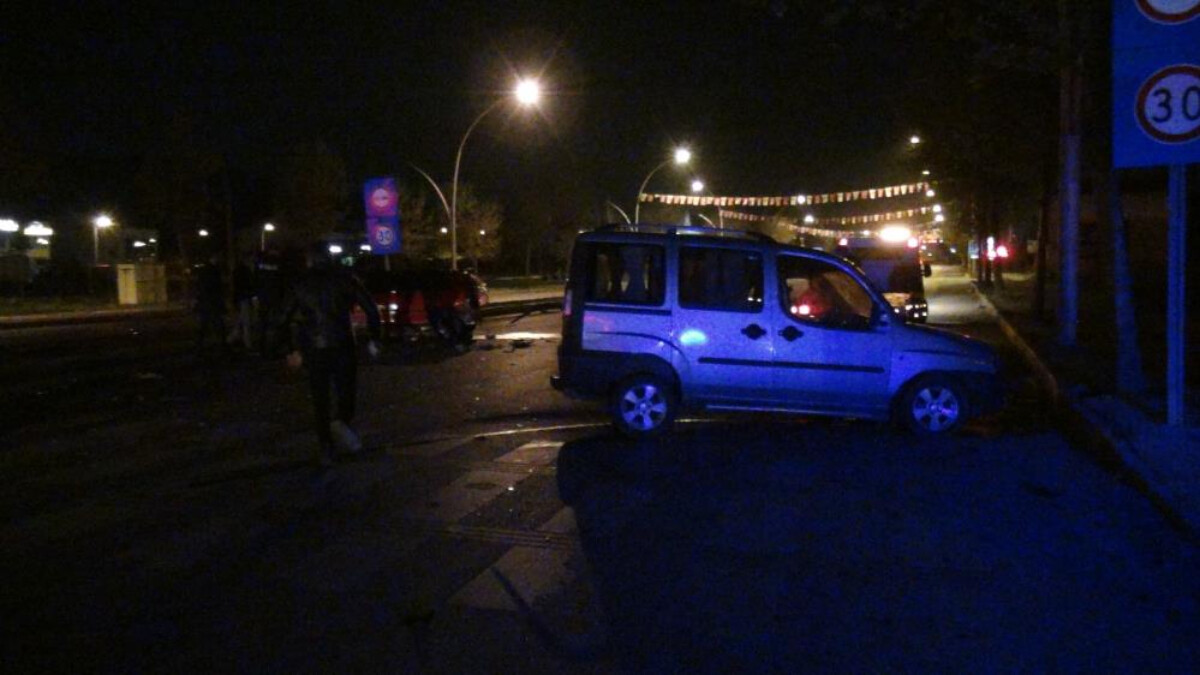 Çorum’da iki araç çarpıştı: 2’si ağır 3 kişi yaralandı