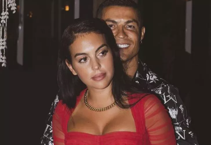 Cristiano Ronaldo ile seks yaptığı en garip yeri açıklamıştı! Georgina Rodriguez’den havuz pozları