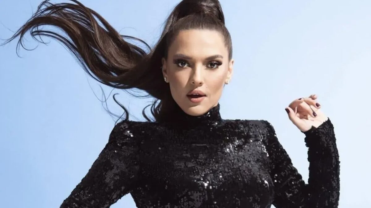 Demet Akalın erkenden sandık başına gitti