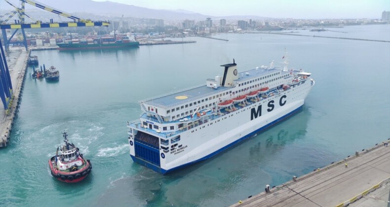 Depremzedelere barınma sağlayan MSC AURELIA gemisi İskenderun’dan ayrıldı