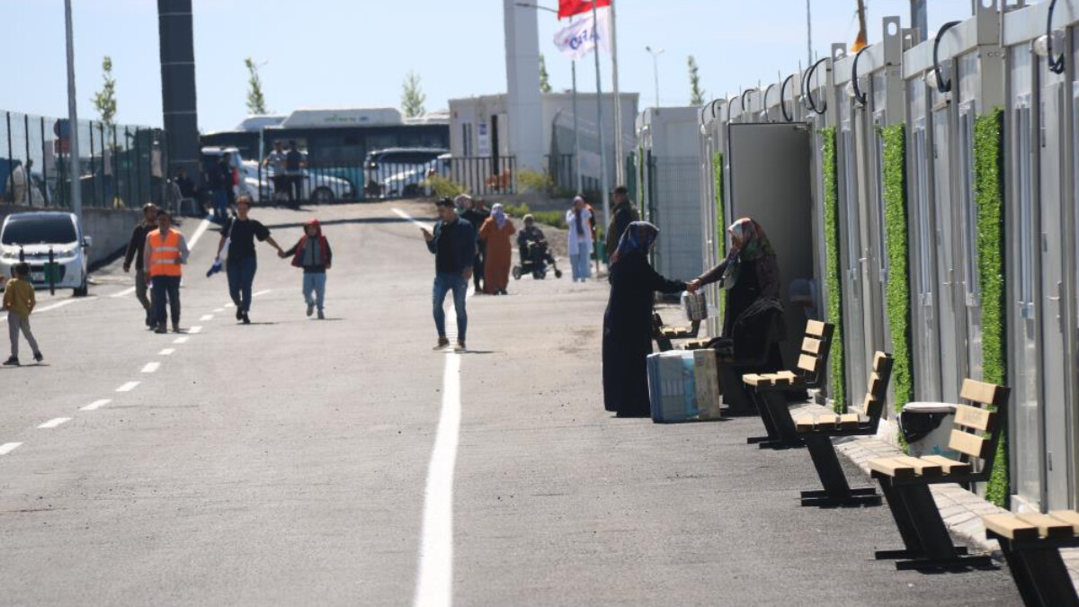 Diyarbakır’da depremzedeler konteyner kente yerleştirildi