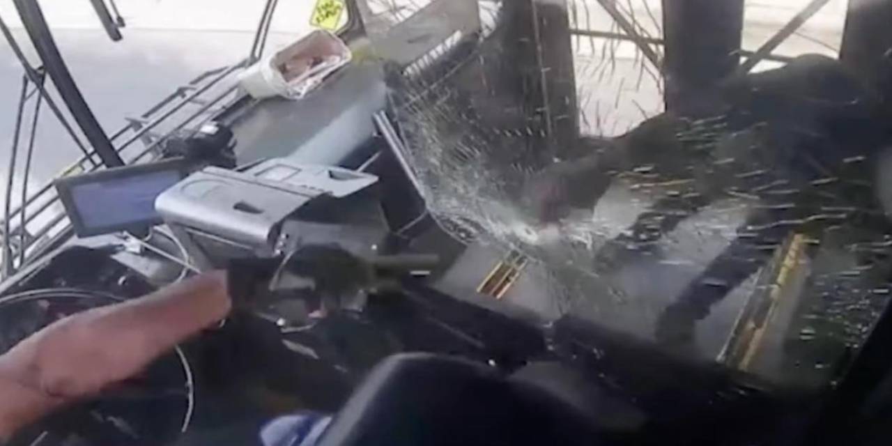 Durak Dışında İnmek İsteyince Kıyamet Koptu: Şoförle Yolcu Birbirine Otobüste Ateş Açtı