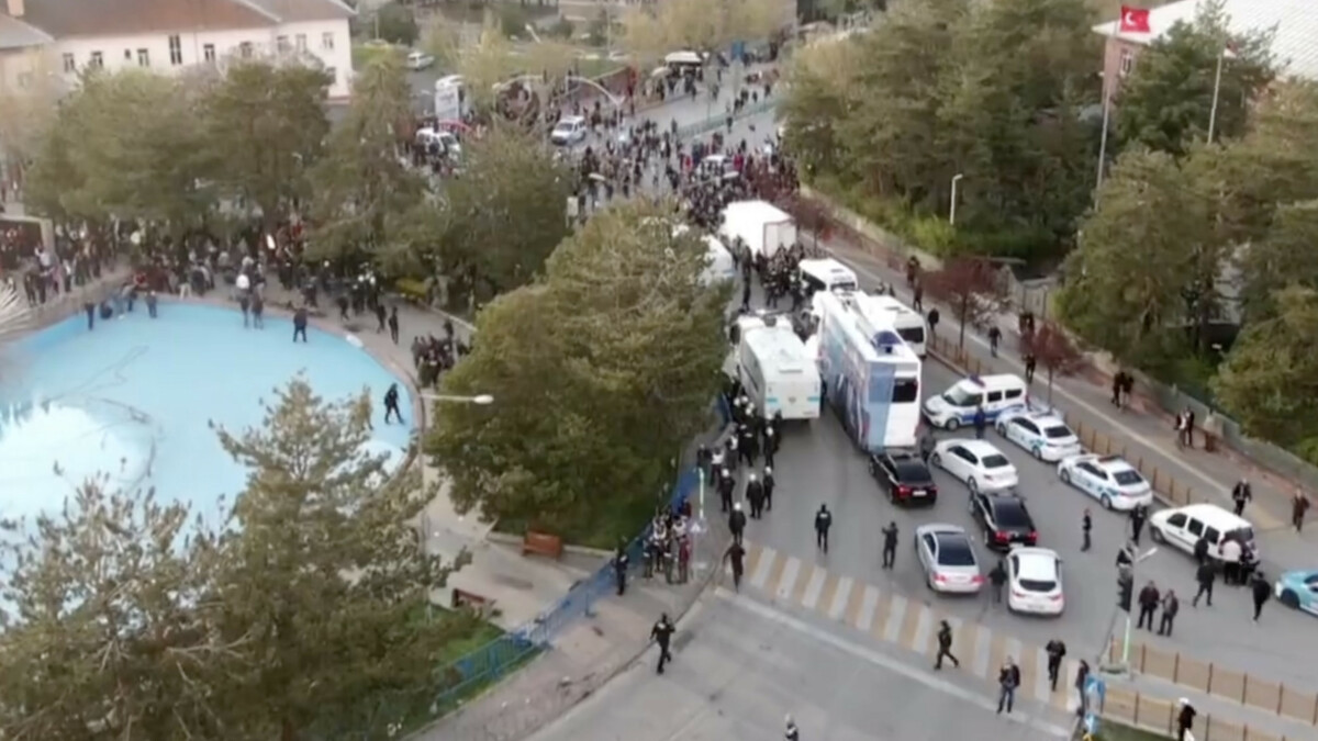 Ekrem İmamoğlu’nun Erzurum mitinginde gerginlik yaşandı