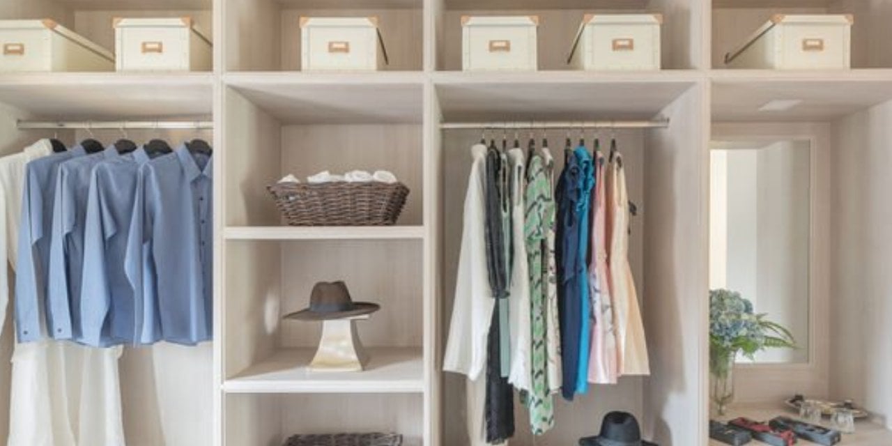 Gardırobunuz bir türlü düzenli kalmıyor mu? İşte gardırop düzeni için kurtarıcı öneriler…