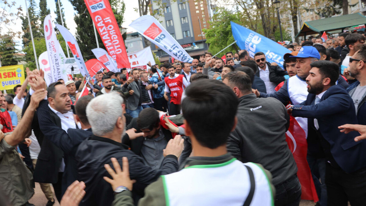 Gaziantep’te 1 Mayıs kutlamalarında Memleket Partililer ile CHP’liler birbirine girdi