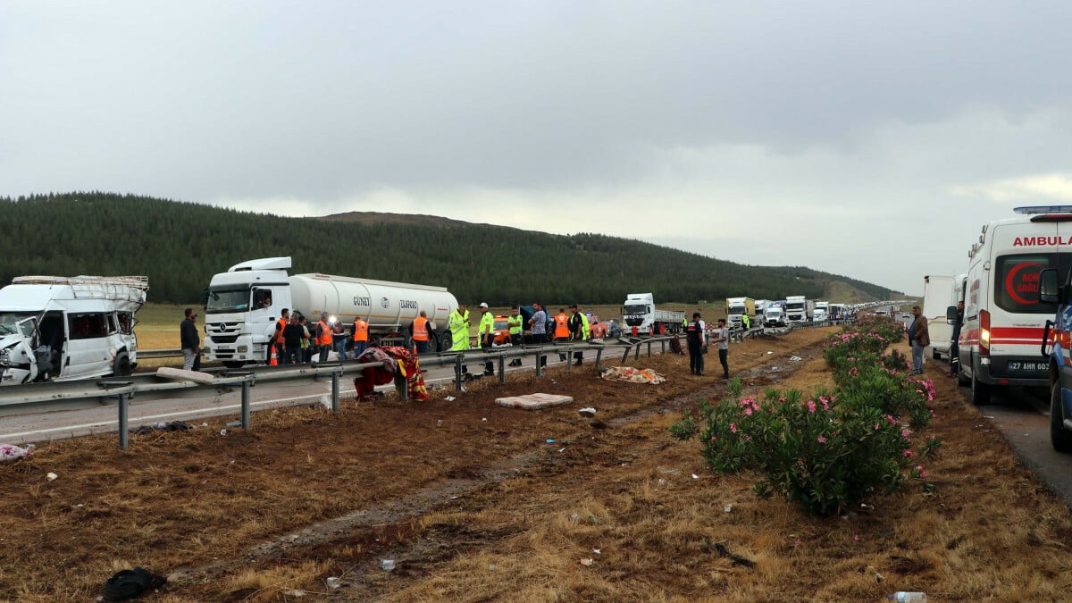Gaziantep’te zincirleme kaza: 2 ölü, 20 yaralı