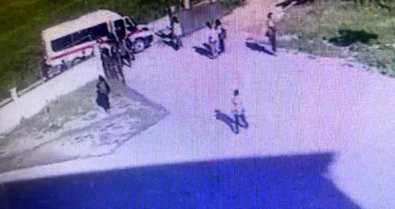 Geri manevra yapan minibüsün altında kalan kişi hayatını kaybetti