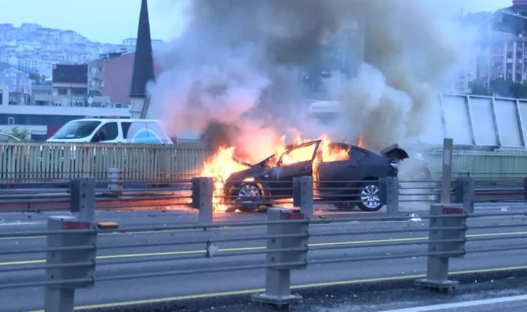Haliç Köprüsü’nde panik anları: Otomobil alev alev yandı