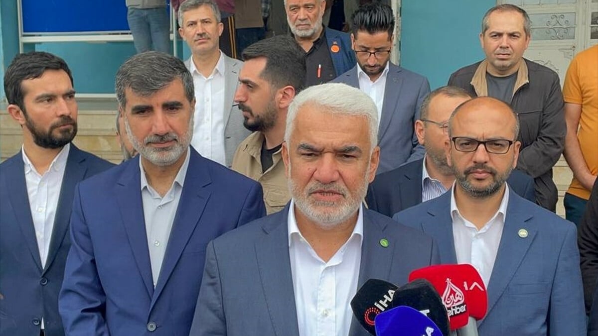 HÜDA PAR Genel Başkanı Zekeriya Yapıcıoğlu oyunu Başakşehir’de kullandı