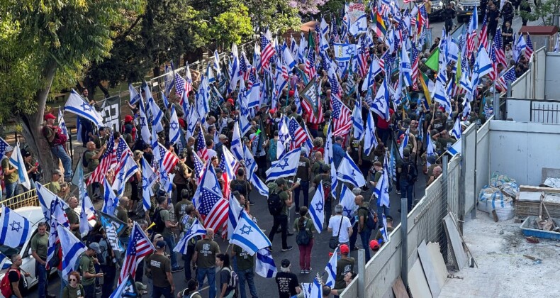 İsrail’de yedek askerler, Başbakan Netanyahu’yu protesto etti