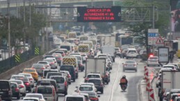 İstanbul trafiğinde yağış ve kaza yoğunluğu! Adım adım ilerliyor