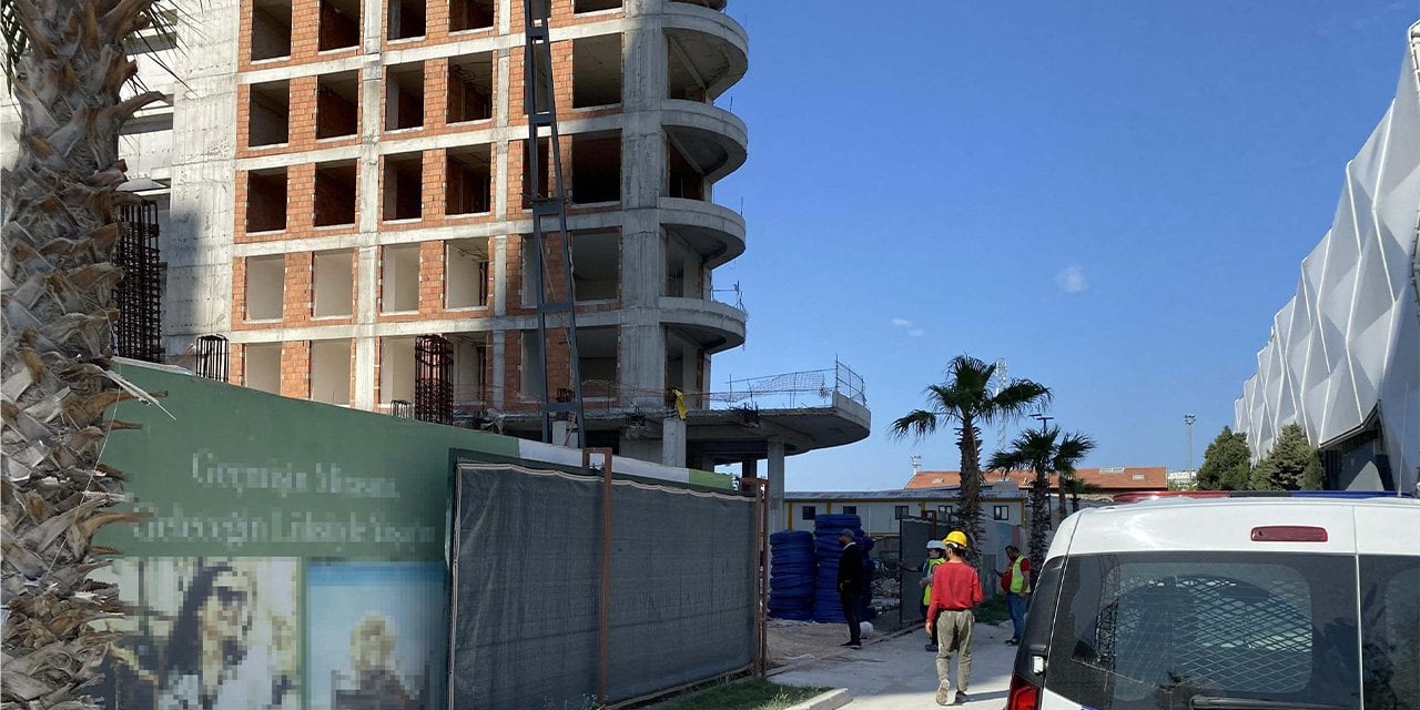 İzmir’de iş cinayeti: Başına demir düşen işçi yaşamını yitirdi