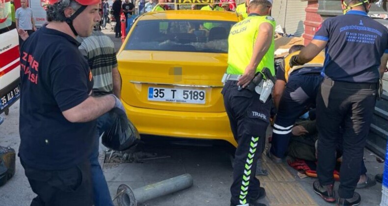 İzmir’de kontrolden çıkan taksi, kaldırımdaki vatandaşı sürükledi