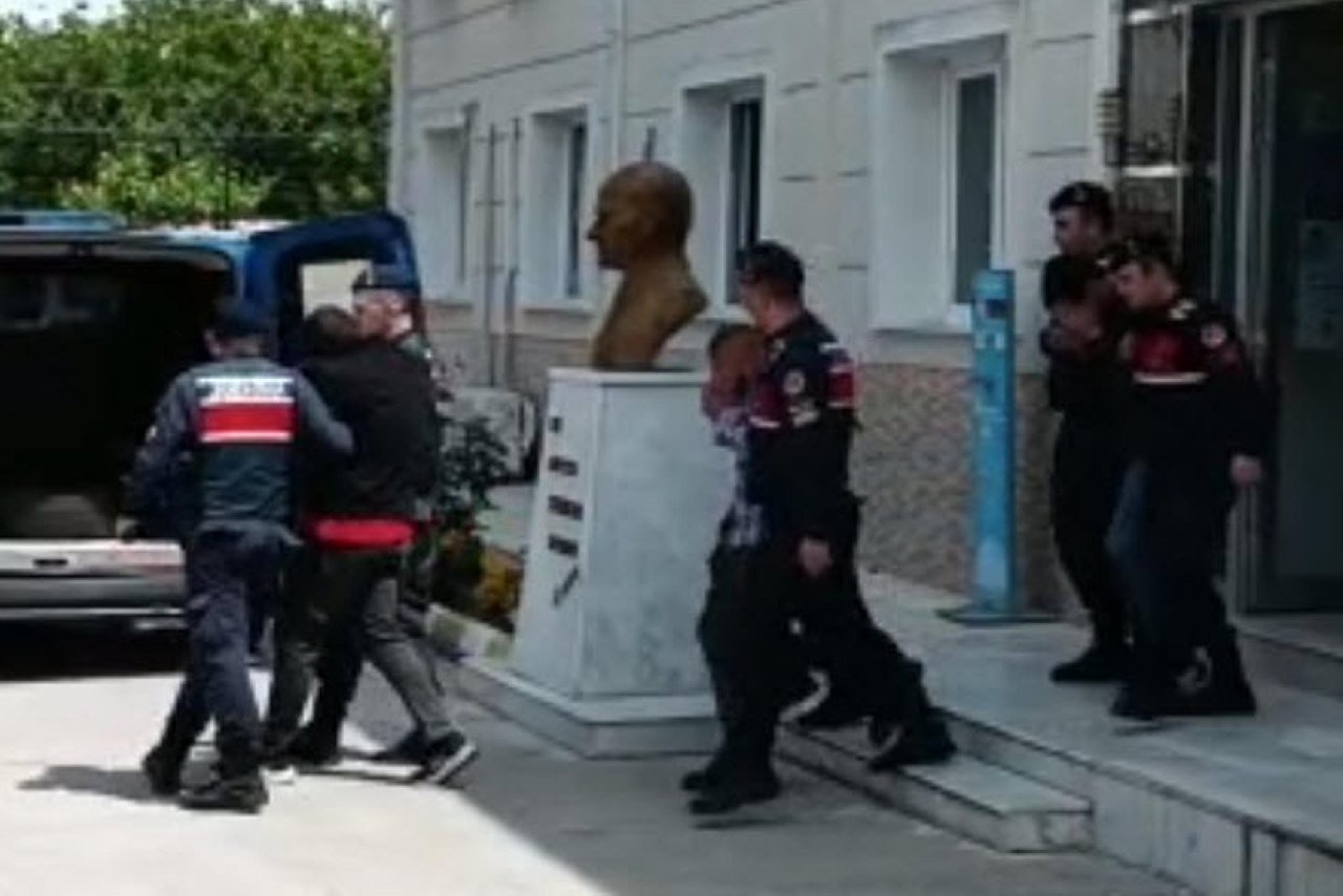 ‘Jandarmayız’ Diyerek Emekli Öğretmeni Dolandıran 4 Şüpheli Yakalandı