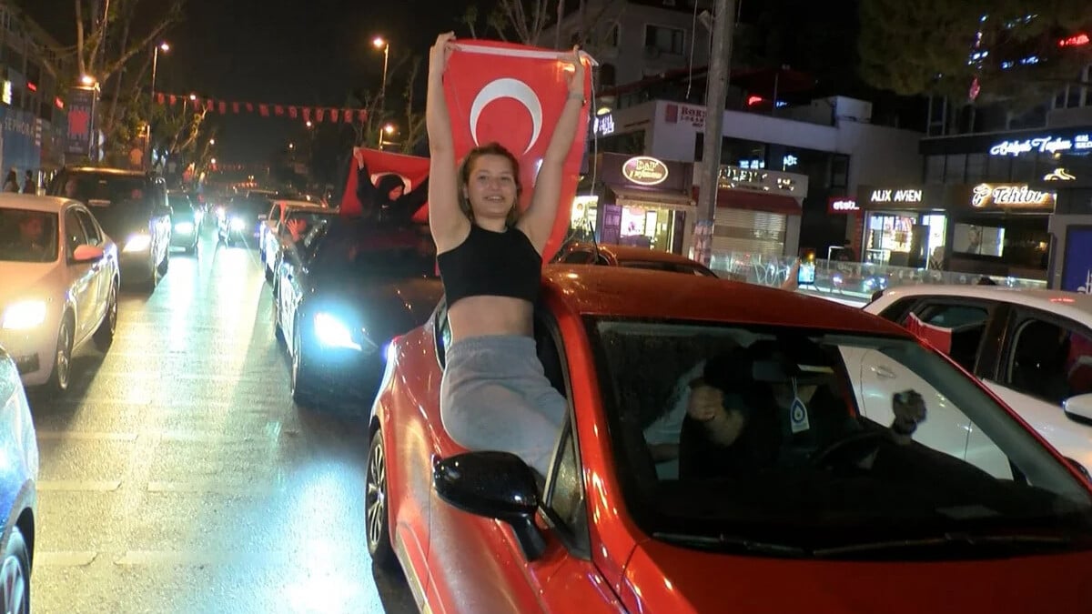 Kadıköy Bağdat Caddesi’nde zafer kutlaması