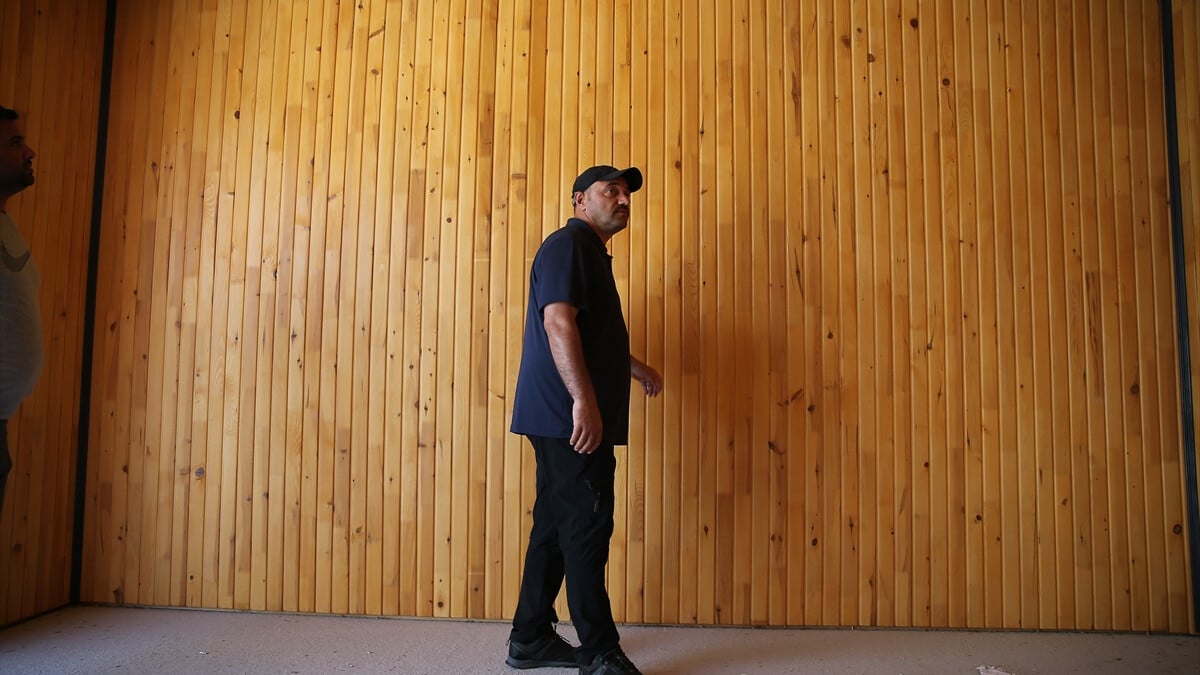 Kahramanmaraş’ın Azerbaycan Bulvarı’nda esnafa ahşaptan çarşı kuruluyor