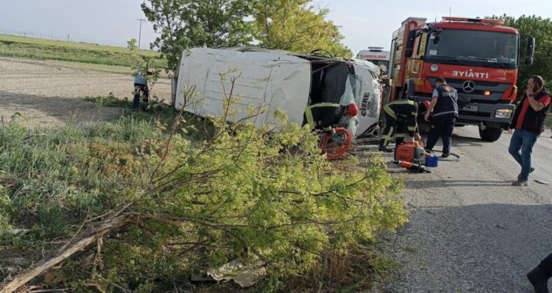 Karaman’da devrilen minibüsteki 16 tarım işçisi yaralandı