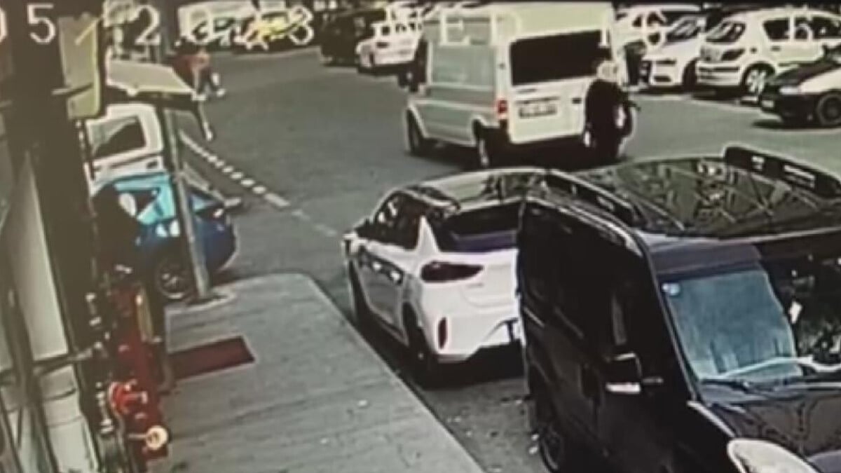 Kayseri’de geri geri giderken yaşlı kadına çarptı