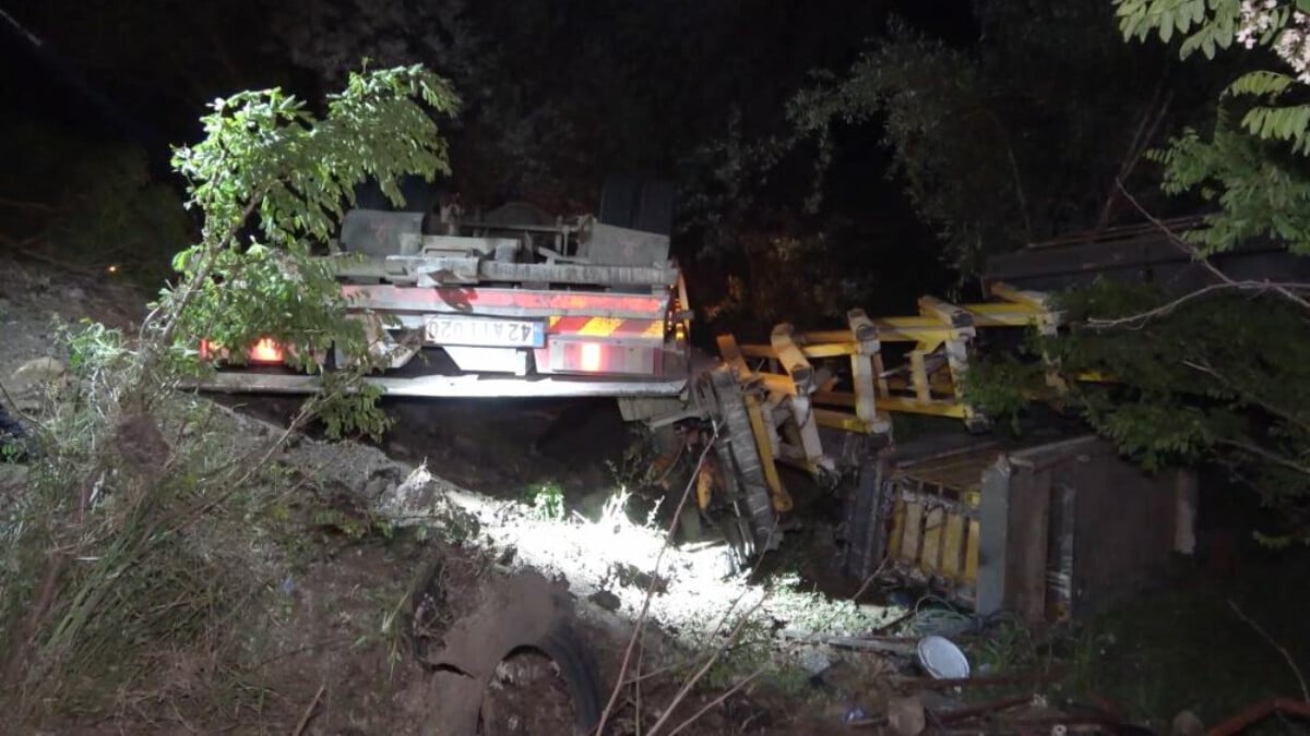 Kırıkkale’de kontrolden çıkan çekici şarampole devrildi: 2 ağır yaralı