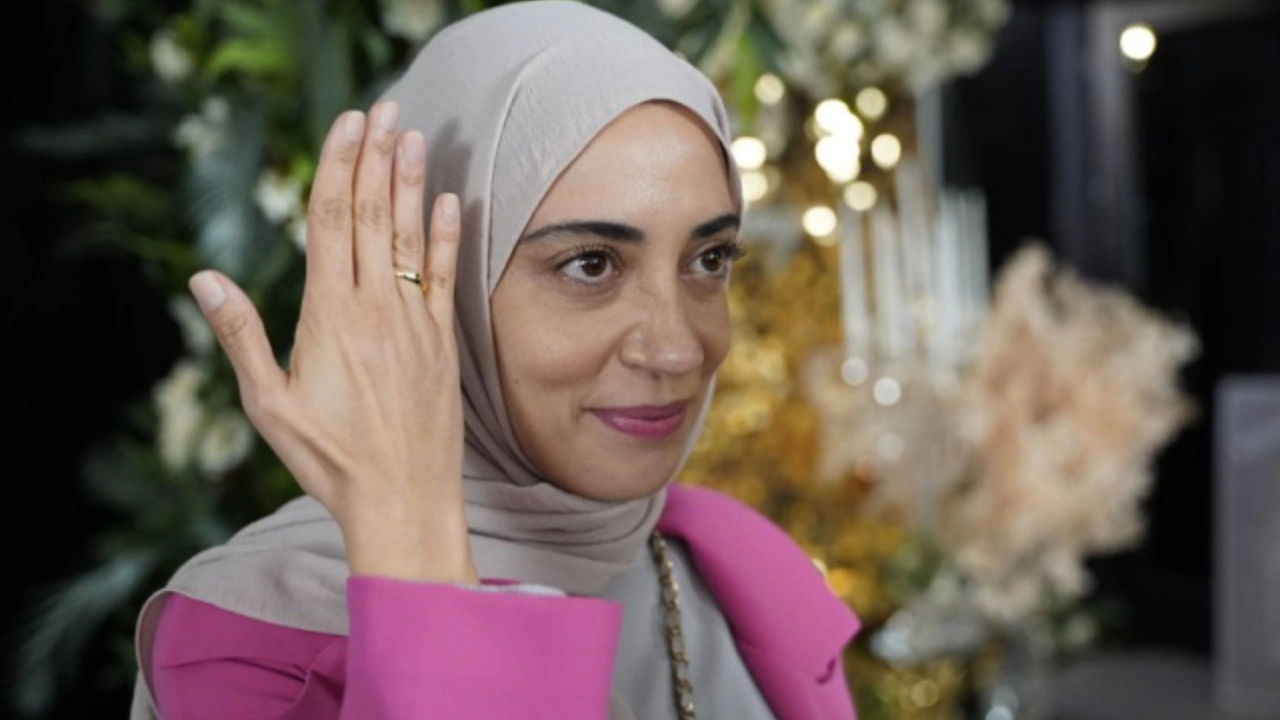 Kızılcık Şerbeti’nin Nursema’sı pozlarıyla mest etti! File çoraplı pozuna yorum yağdı: