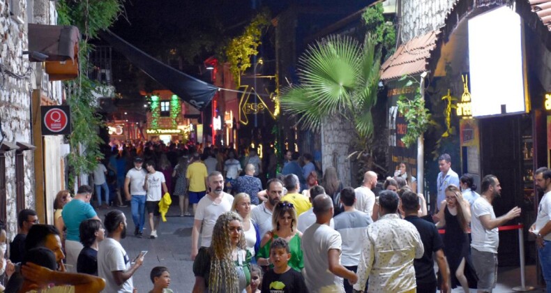 Marmaris’e nüfusunun 5 katı turist geliyor