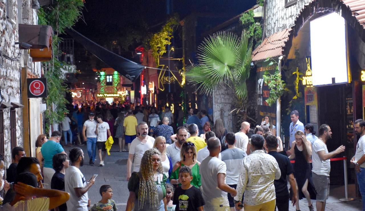 Marmaris’e nüfusunun 5 katı turist geliyor