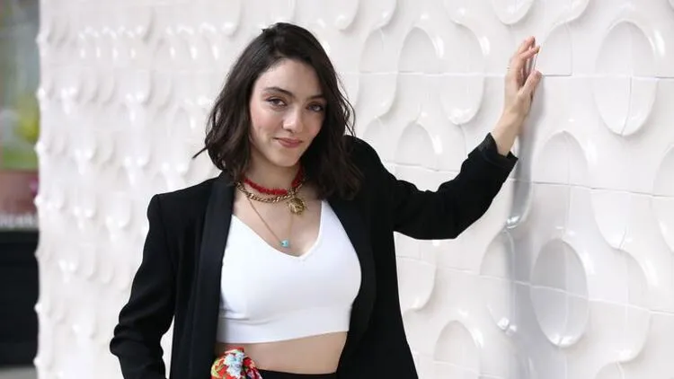 Merve Dizdar Ne Ödülü Aldı?