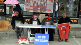 Muşlu aileler evlat nöbetinde: Türk bayrağına hainlik yapan gitsin bu ülkeden