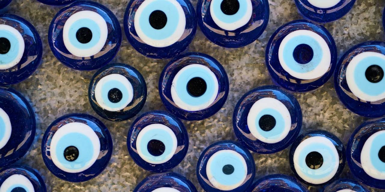 Nazara karşı kullanılıyor. Bu anlamları hiç bilinmiyor. Nazar boncuğunun kökeni sizi de şaşırtacak…