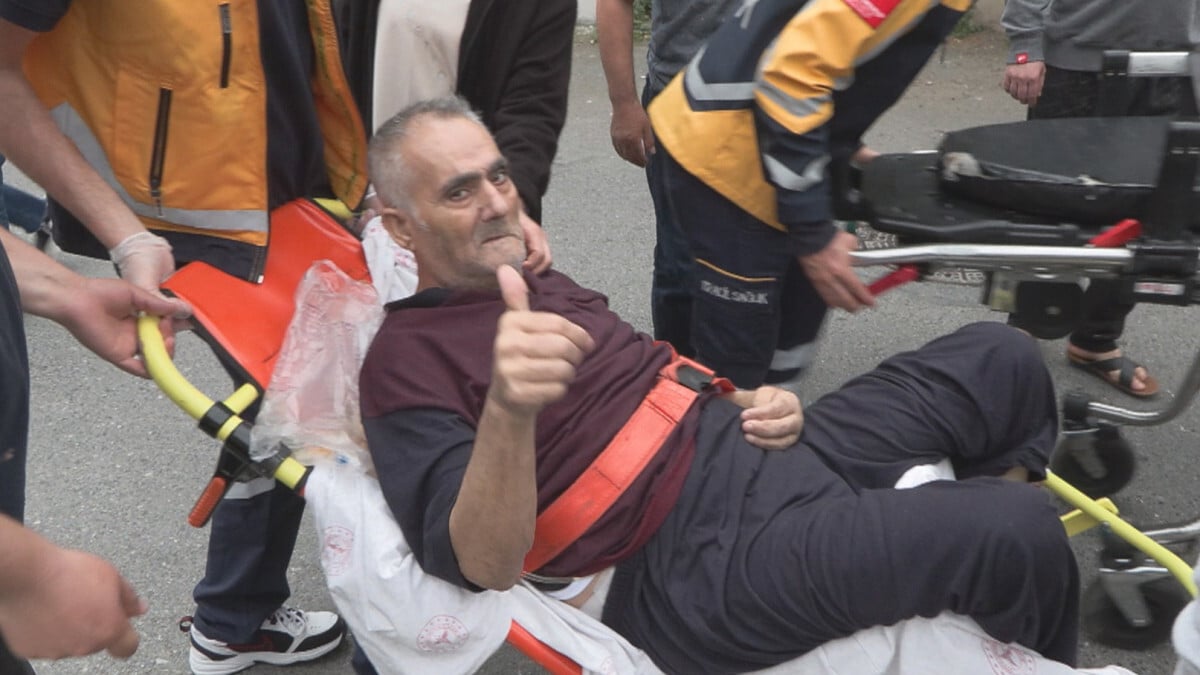 Oy kullanmada engel tanımadı! 2,5 aydır kaldırıldığı yoğun bakımdan çıktı yine oy kullandı