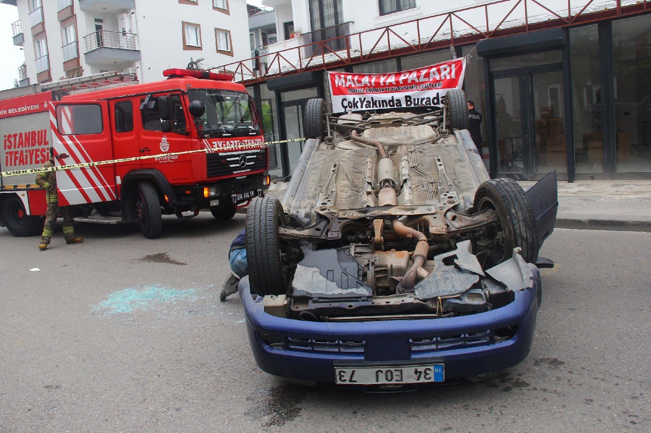 Park Halindeki Araca Çarpıp Takla Attı