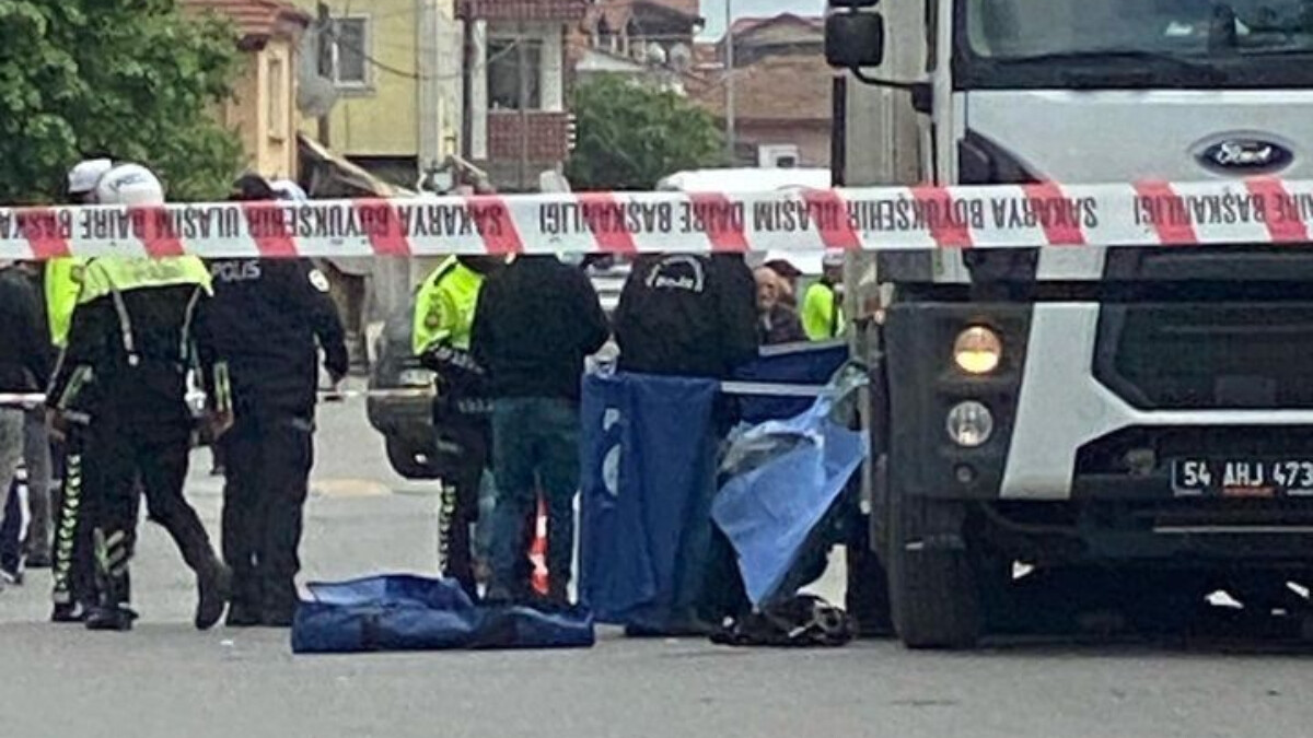 Sakarya’da korkunç kaza: Çöp kamyonunun altına can verdi